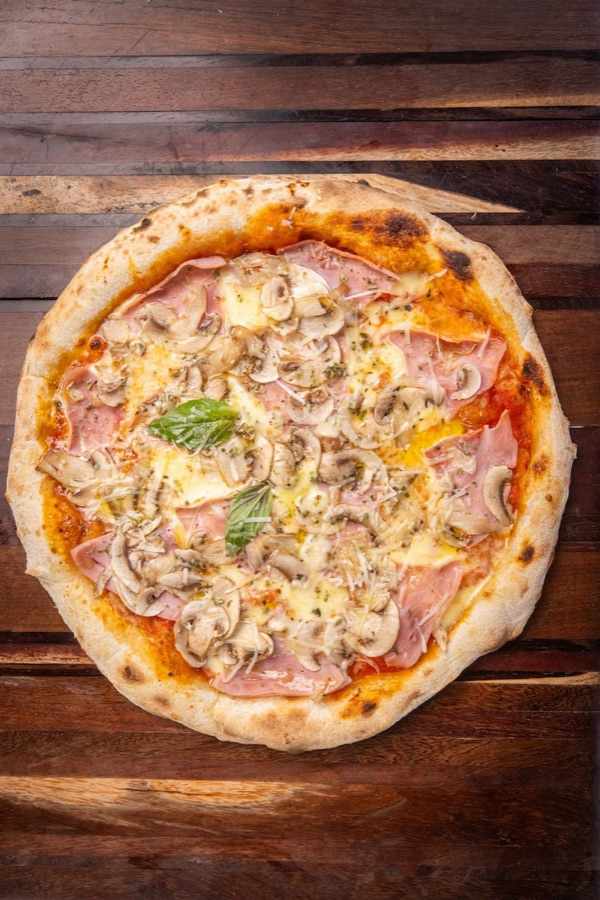 Pizza Jamón y Hongos